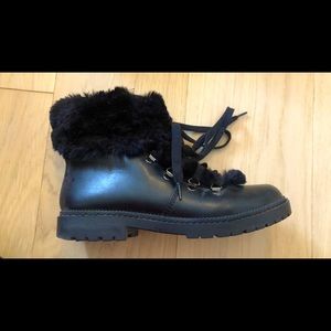 Boots with fur